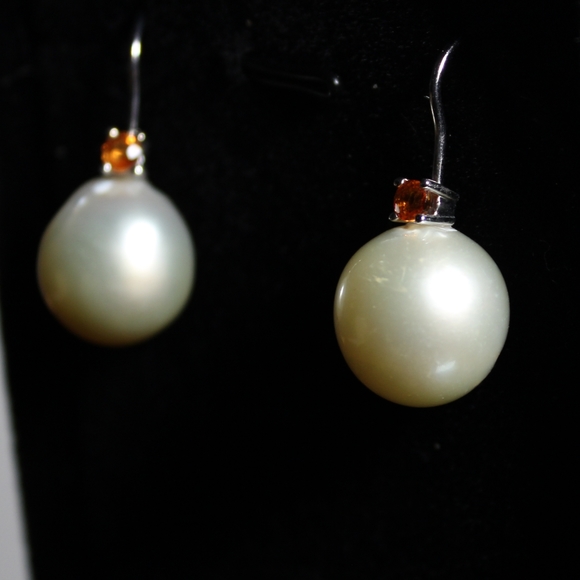 18k Pearl and Sapphire Drop Earrings - Picture 8 of 14